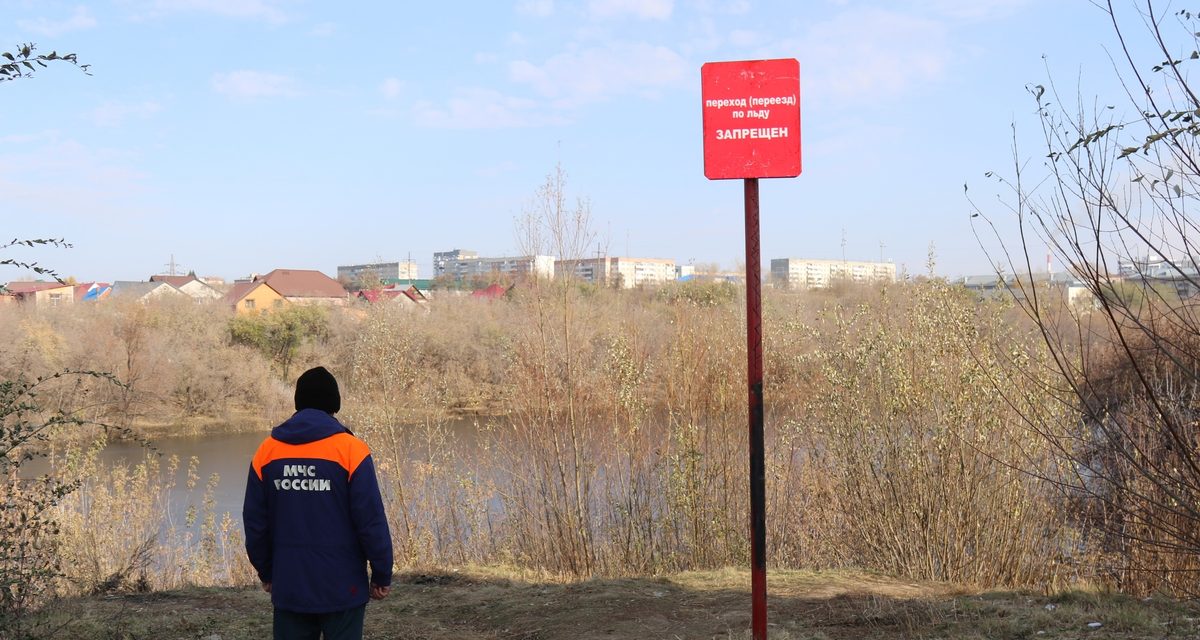 Трое подростков провалились под лёд в Барнауле — их вытащили очевидцы