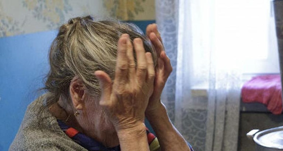 Две пенсионерки из Рубцовска отдали курьеру больше миллиона после звонков лже-прокуратуры