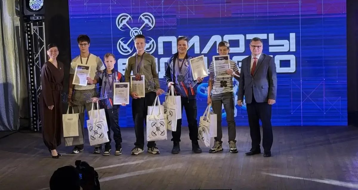 Барнаульские пилоты выиграли право выступить в Москве после гонок на дронах, дрон-баскетбола и VR