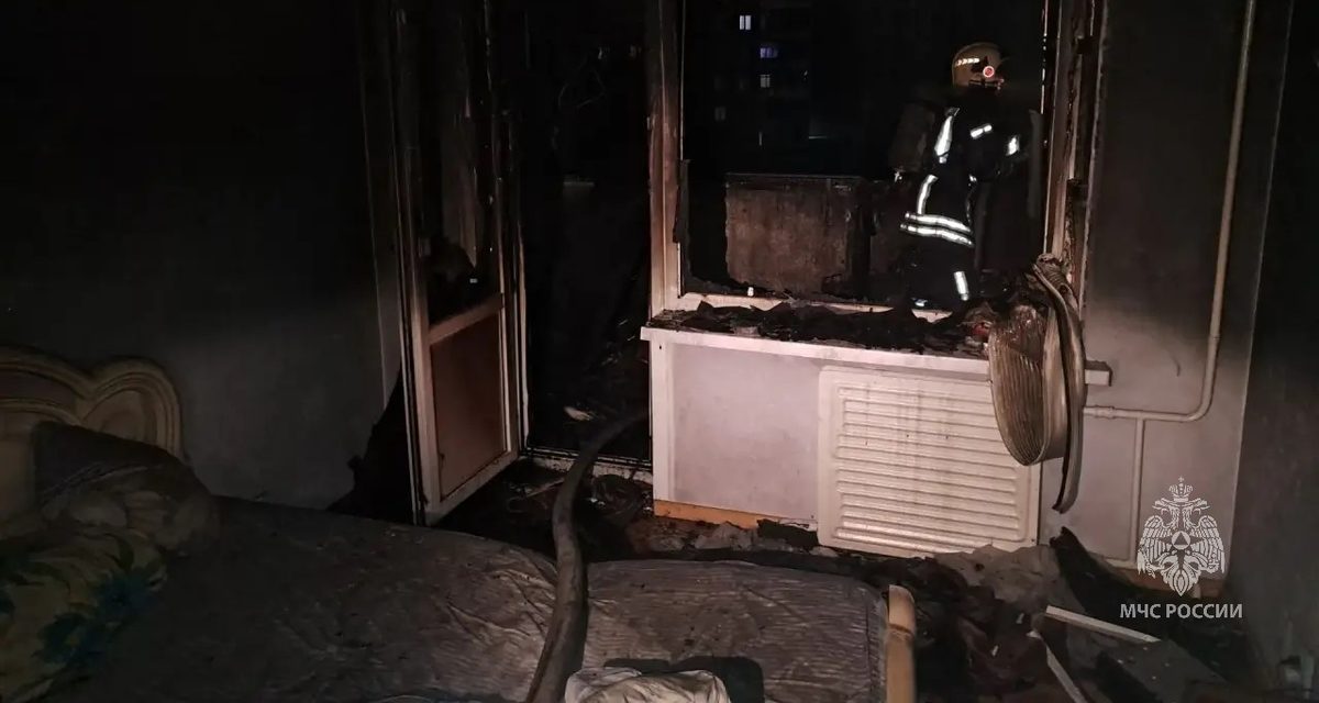 Ночной пожар на Балтийской: спасли мужчину, 35 человек эвакуировались сами