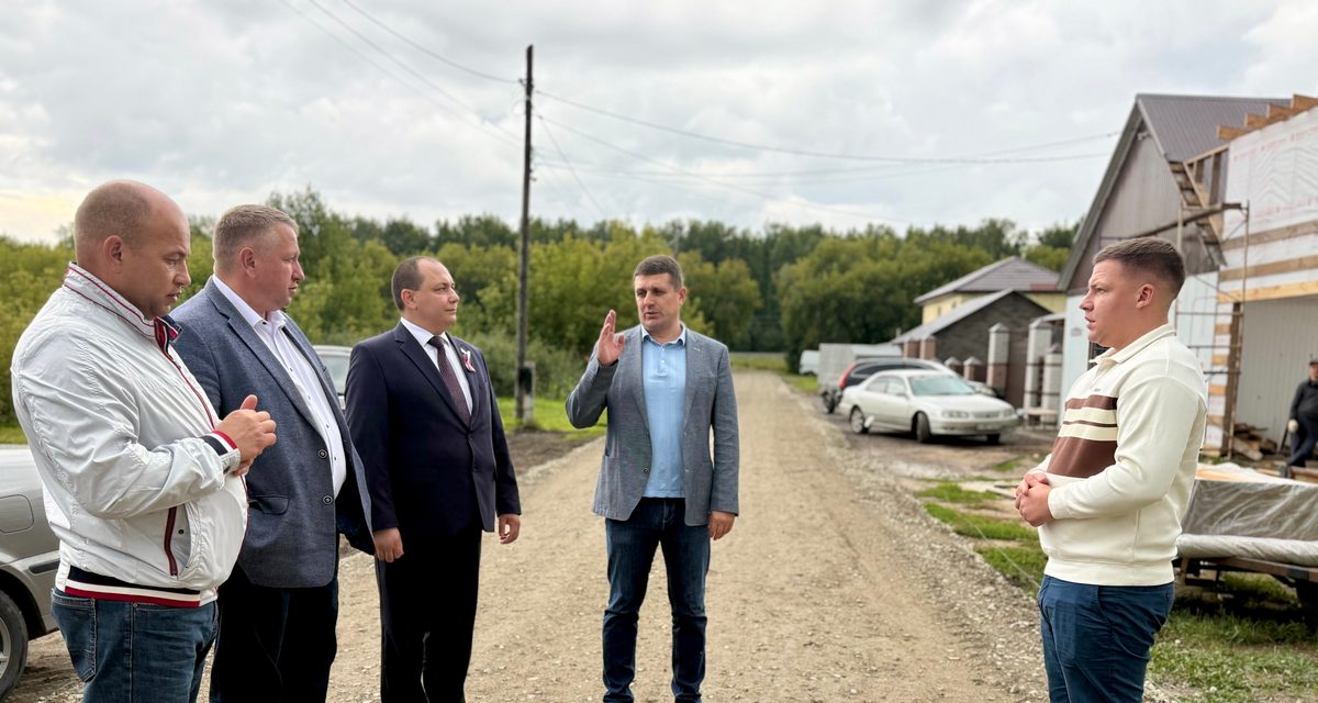 Дмитрий Попов проверил ход ремонта дорог в Борзовой Заимке и Ягодном