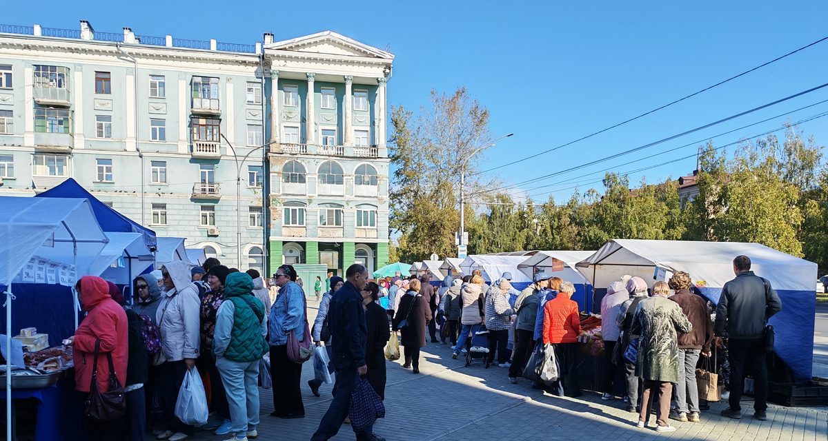 В Железнодорожном районе Барнаула открыли сезон осенних ярмарок