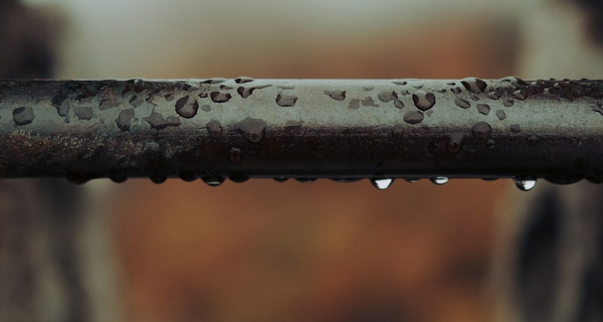 Два человека пострадали при выходе горячей воды на улице Попова в Барнауле